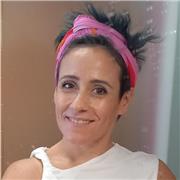 Soy multidisciplinar y las artes manuales como la pintura, el reciclaje etc.. son mi punto fuerte.
Puedo dar clases a todas las edades, desde niños, adolescentes, adultos o ancianos.